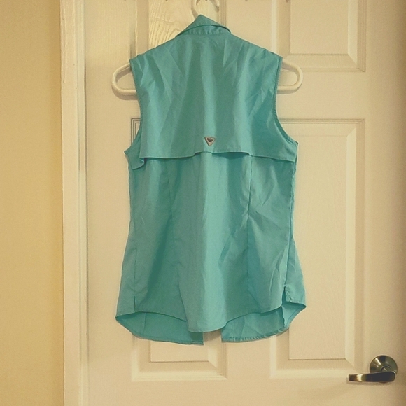 Columbia button down sleeveless top. - Picture 4 of 10